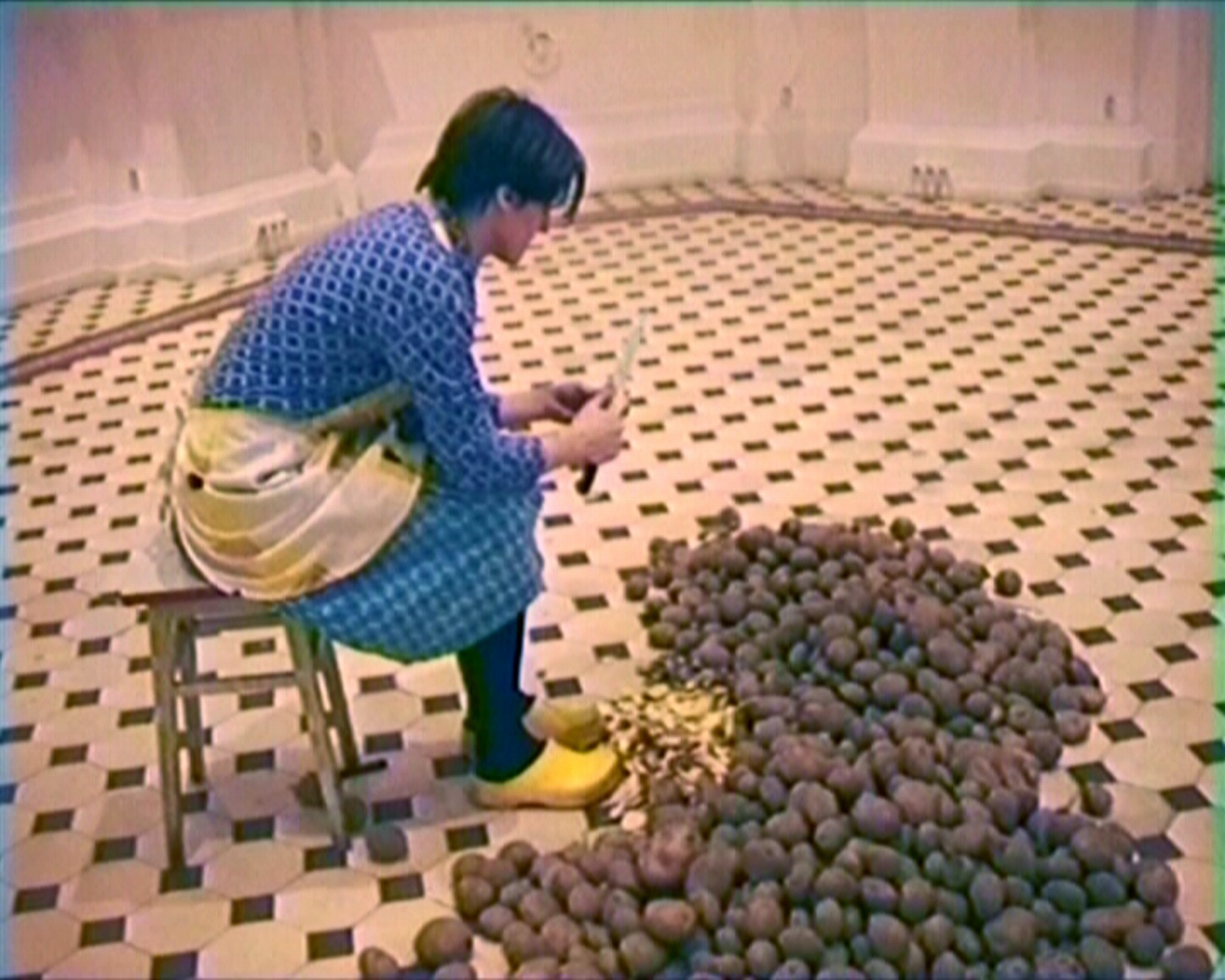 Julita Wójcik. 2001. Peeling Patatoes. Zachęta - National Gallery of Art, Warsaw (Poland). Courtesy of the artist.